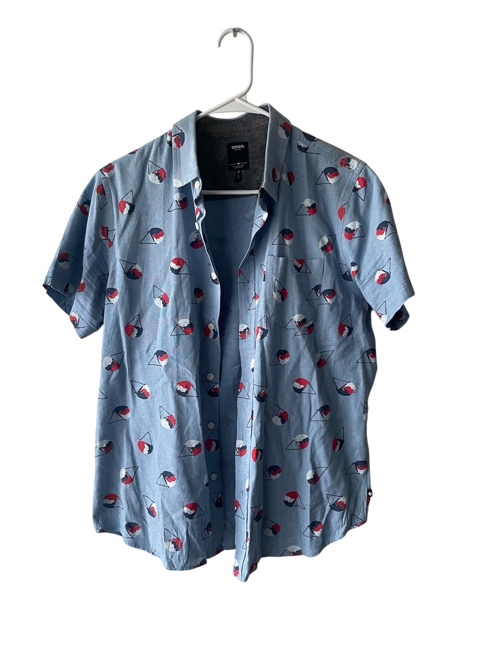 UnionLight Blue Short-Sleeve Button-Down Shirt with Red & White Print